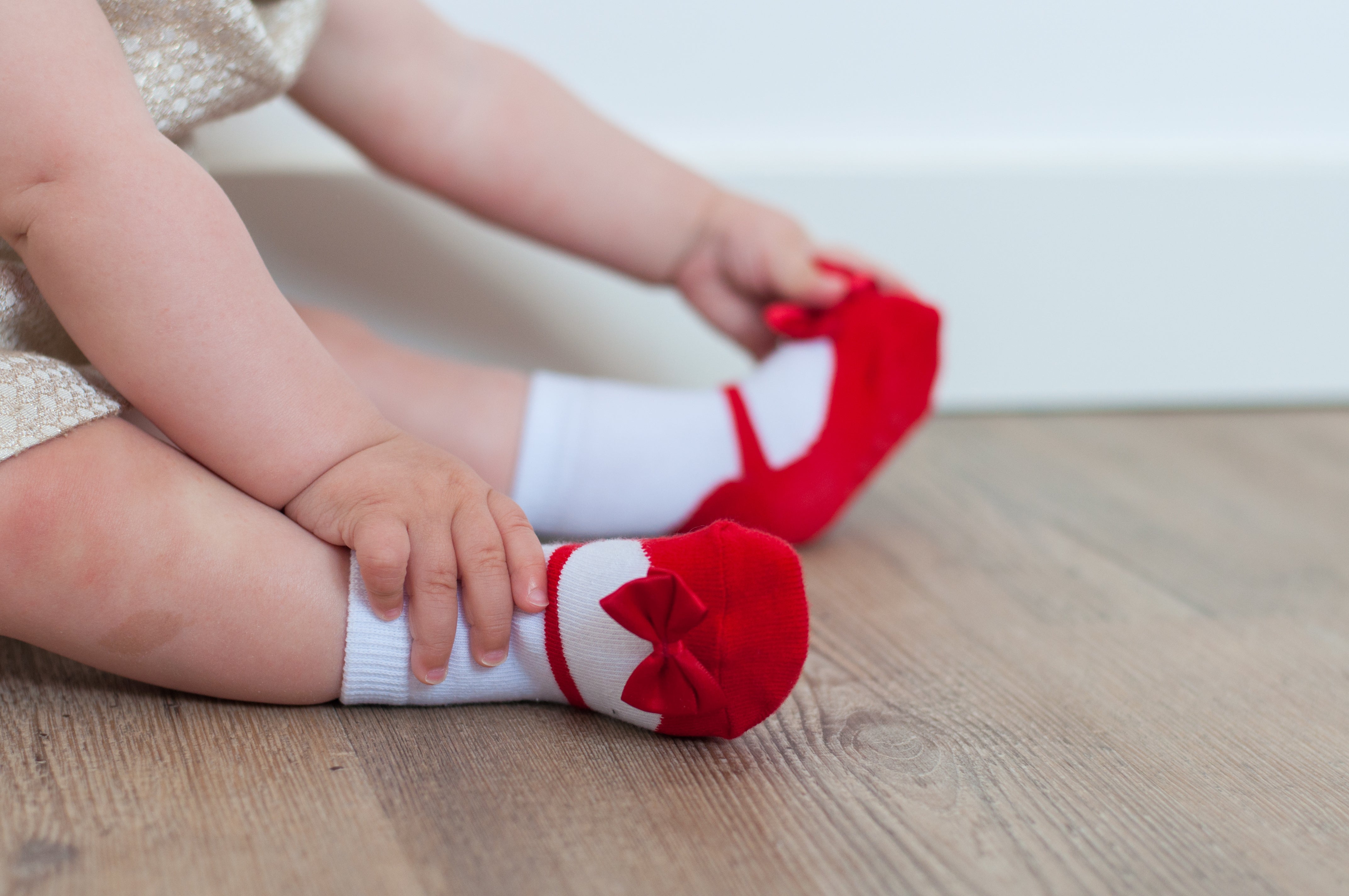 Little girl 0-12 months red socks that look like shoes christmas outfit